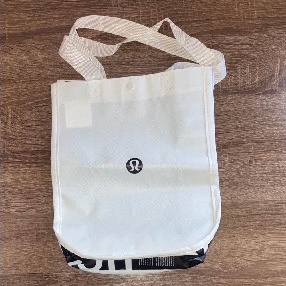 EUC SMALL LULULEMON  WHITE REUSABLE HOLIDAY GIFT BAG